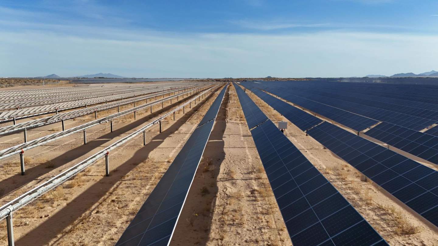 Avanza Gobierno de Sonora en la construcción de planta fotovoltaica en Puerto Peñasco
